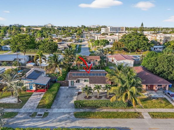 831 NE 58th Street, Oakland Park FL 33334