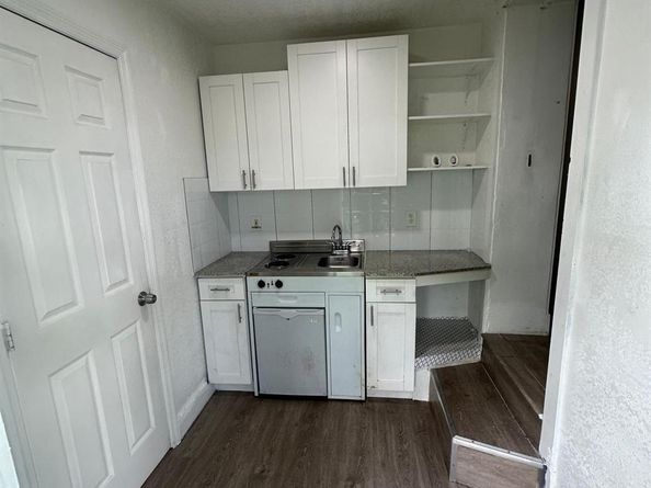 2974 NW 97th St, Miami FL 33147