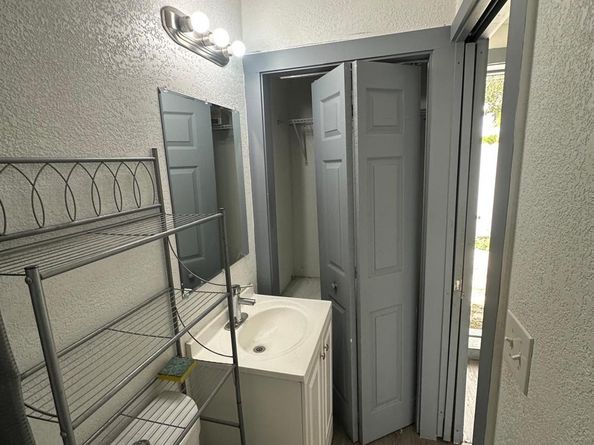 2974 NW 97th St, Miami FL 33147