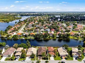 1941 NW 182nd Ter, Pembroke Pines FL 33029