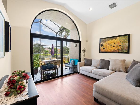 1941 NW 182nd Ter, Pembroke Pines FL 33029