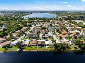 1941 NW 182nd Ter, Pembroke Pines FL 33029