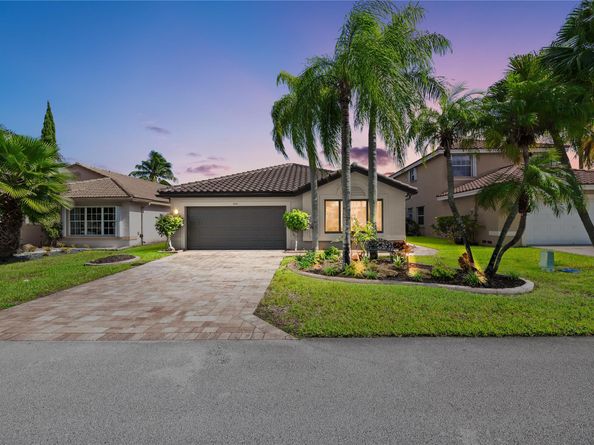 1941 NW 182nd Ter, Pembroke Pines FL 33029