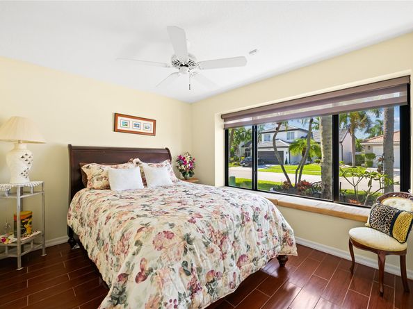 1941 NW 182nd Ter, Pembroke Pines FL 33029