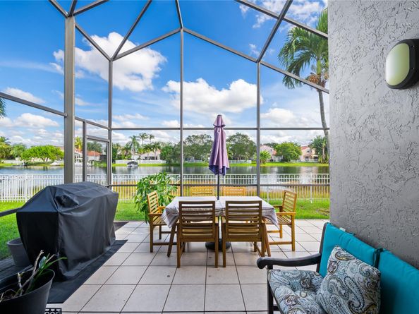 1941 NW 182nd Ter, Pembroke Pines FL 33029