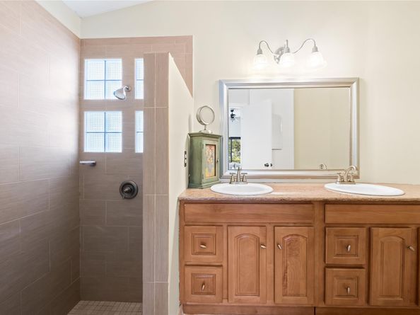 1941 NW 182nd Ter, Pembroke Pines FL 33029