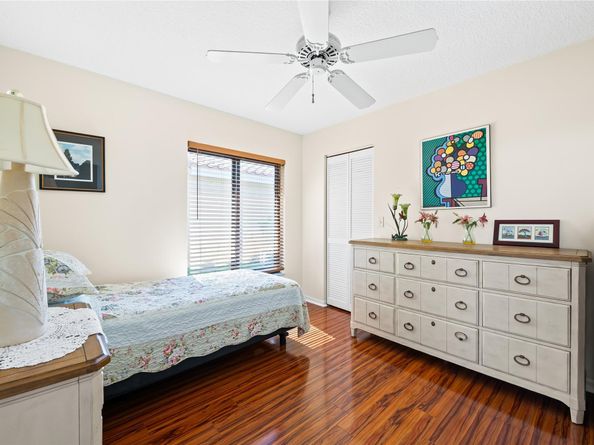 1941 NW 182nd Ter, Pembroke Pines FL 33029