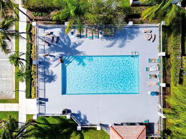 1941 NW 182nd Ter, Pembroke Pines FL 33029