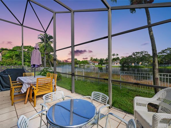 1941 NW 182nd Ter, Pembroke Pines FL 33029