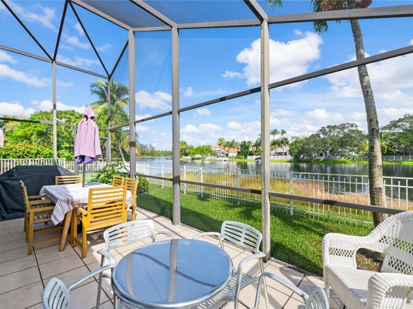 1941 NW 182nd Ter, Pembroke Pines FL 33029