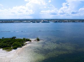 112 Doolen Court 302, North Palm Beach FL 33408