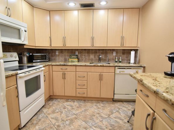 3020 Hythe B 3020b, Boca Raton FL 33434