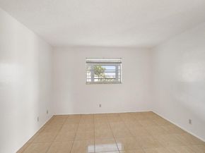 4090 NW 42nd Ave 309, Lauderdale Lakes FL 33319