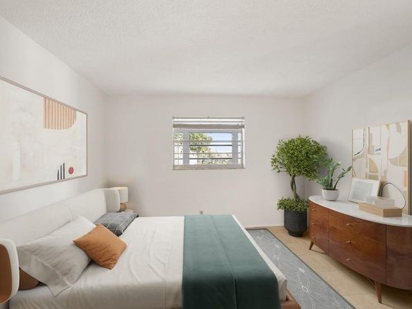 4090 NW 42nd Ave 309, Lauderdale Lakes FL 33319