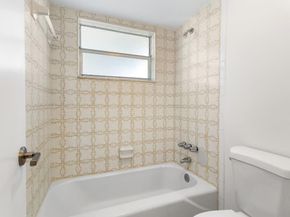 4090 NW 42nd Ave 309, Lauderdale Lakes FL 33319