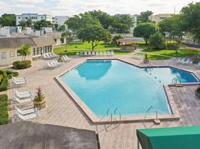 4090 NW 42nd Ave 309, Lauderdale Lakes FL 33319