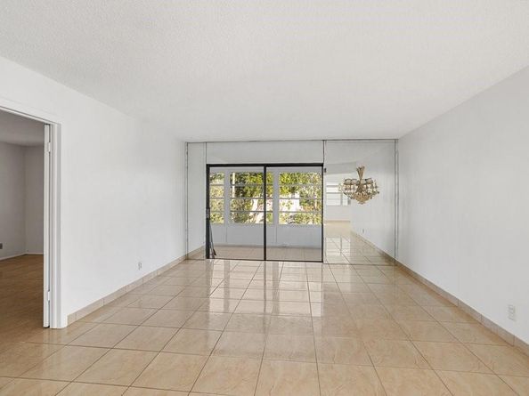 4090 NW 42nd Ave 309, Lauderdale Lakes FL 33319