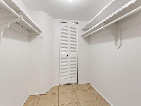 4090 NW 42nd Ave 309, Lauderdale Lakes FL 33319