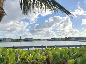 2092 Wolverton, Boca Raton FL 33434