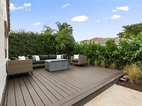 10877 NW 6th St, Coral Springs FL 33071