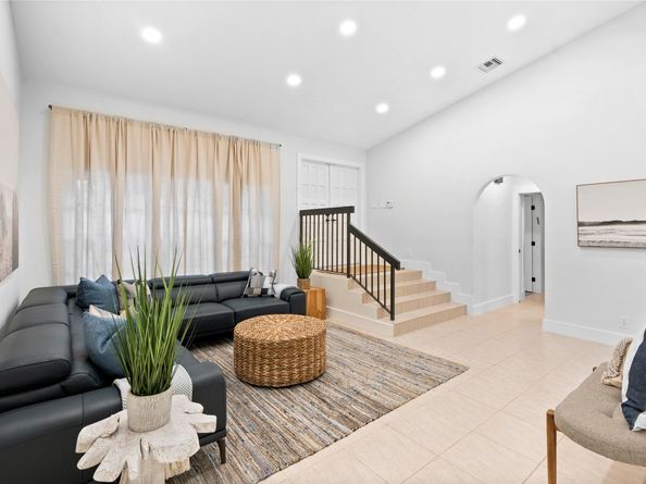 10877 NW 6th St, Coral Springs FL 33071