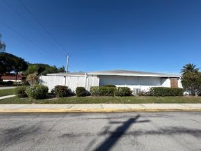 96 East Court, Royal Palm Beach FL 33411