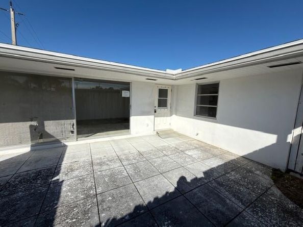 96 East Court, Royal Palm Beach FL 33411