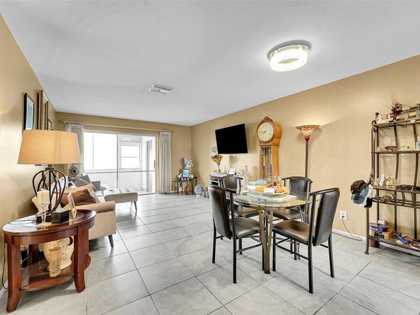 2769 Ashley Dr West Unit F, West Palm Beach FL 33415