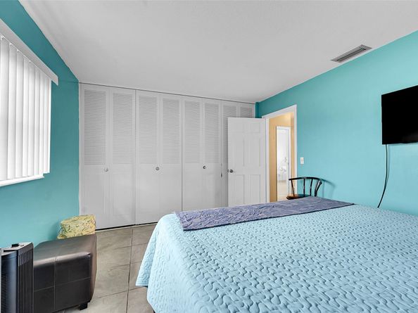 2769 Ashley Dr West Unit F, West Palm Beach FL 33415