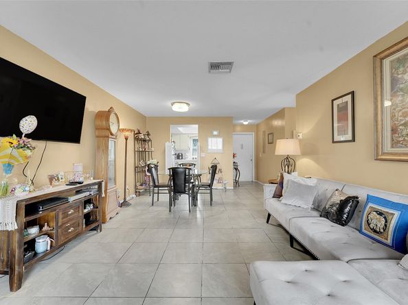 2769 Ashley Dr West Unit F, West Palm Beach FL 33415