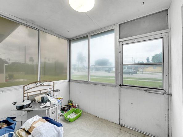 2769 Ashley Dr West Unit F, West Palm Beach FL 33415