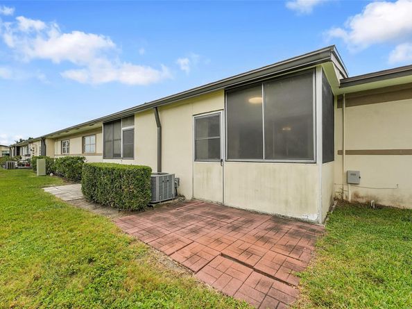 2769 Ashley Dr West Unit F, West Palm Beach FL 33415