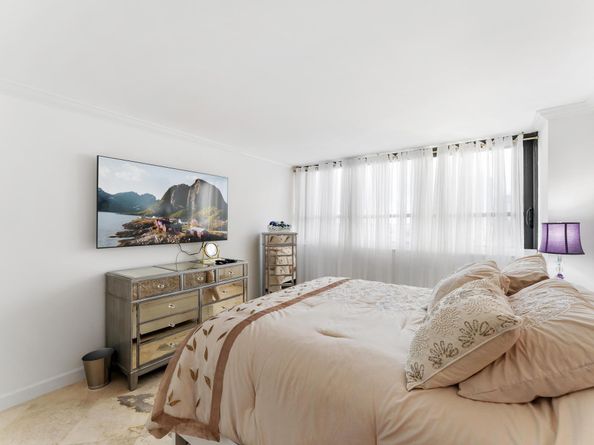 5600 N Flagler Drive 605, West Palm Beach FL 33407