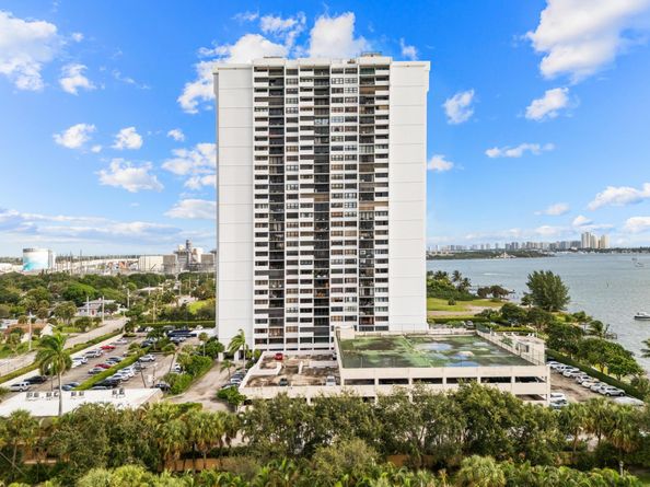 5600 N Flagler Drive 605, West Palm Beach FL 33407