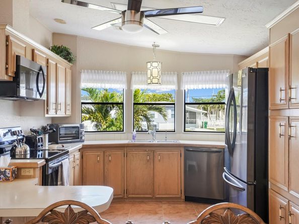 8560 SW 20th St, Davie FL 33324