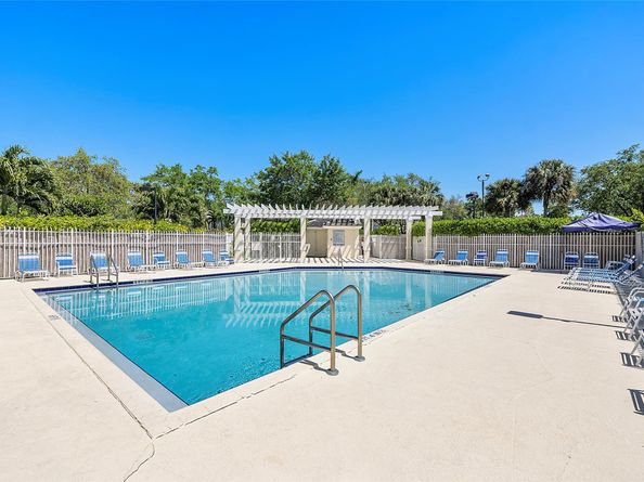9845 NW 56th Pl 9845, Coral Springs FL 33076