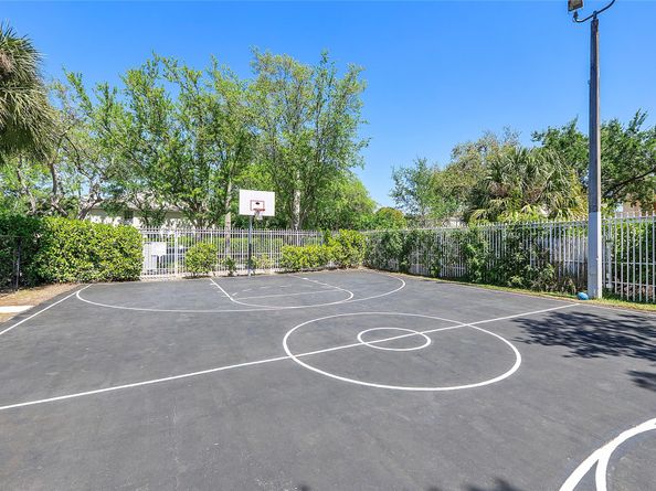 9845 NW 56th Pl 9845, Coral Springs FL 33076