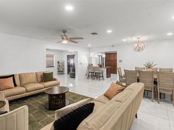 9701 NW 83rd St, Tamarac FL 33321