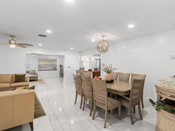9701 NW 83rd St, Tamarac FL 33321