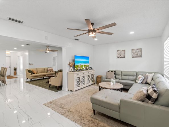 9701 NW 83rd St, Tamarac FL 33321