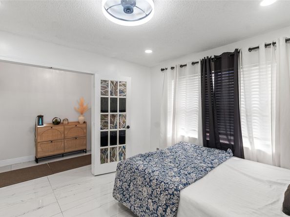9701 NW 83rd St, Tamarac FL 33321