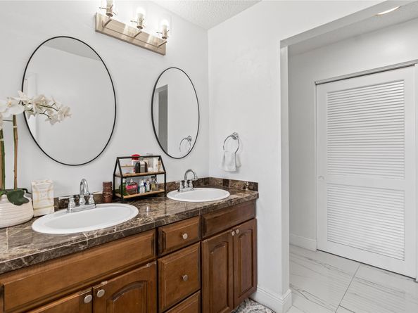 9701 NW 83rd St, Tamarac FL 33321