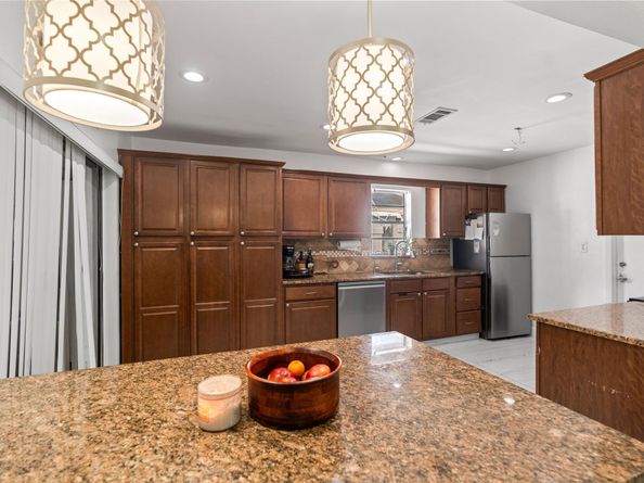 9701 NW 83rd St, Tamarac FL 33321