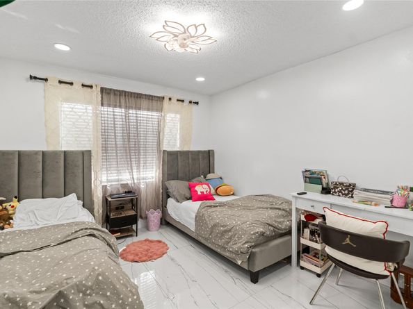 9701 NW 83rd St, Tamarac FL 33321
