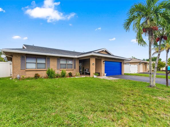 9701 NW 83rd St, Tamarac FL 33321