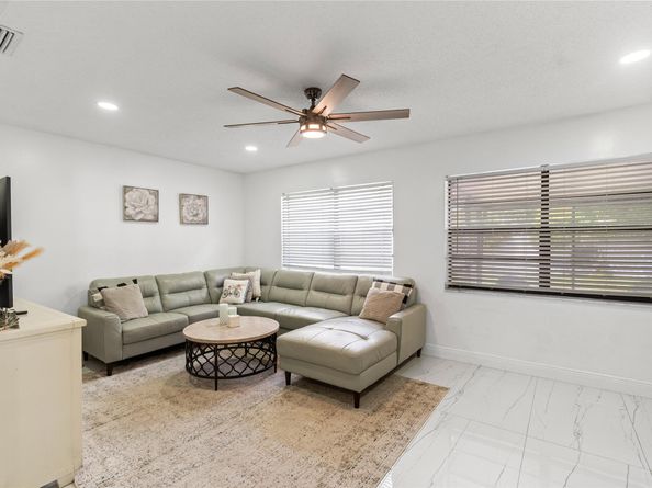 9701 NW 83rd St, Tamarac FL 33321