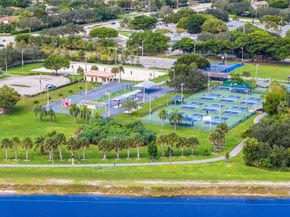9701 NW 83rd St, Tamarac FL 33321