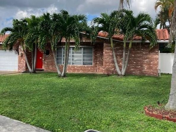 6761 NW 23rd St, Margate FL 33063