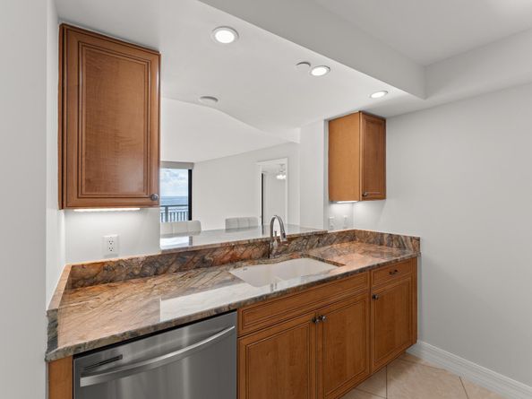 3000 N Ocean Drive 17d, Riviera Beach FL 33404