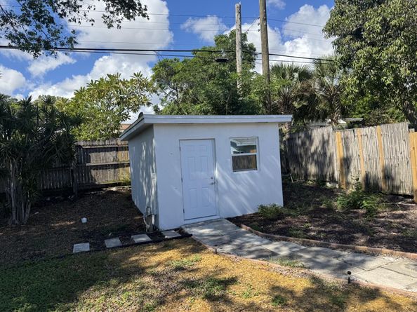 821 N B Street, Lake Worth Beach FL 33460
